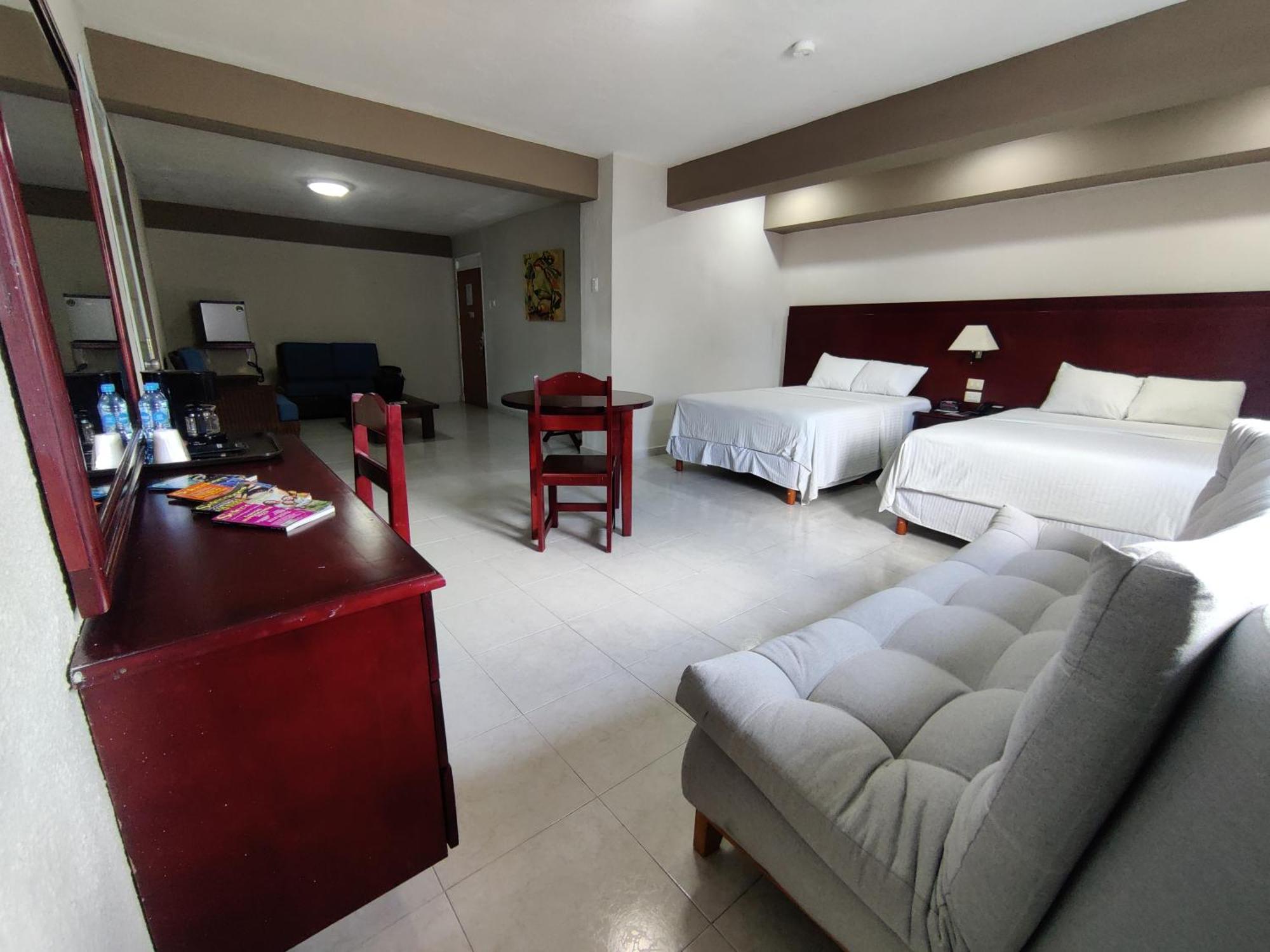 Hotel Maria Del Carmen Merida Bagian luar foto