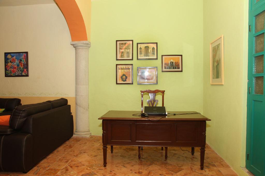 Hotel Maria Del Carmen Merida Bagian luar foto